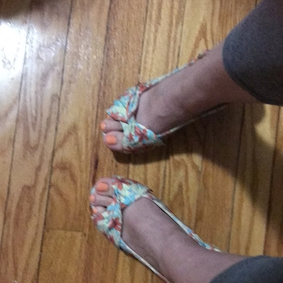 Floral Orange Blue Cream Peep Toe Bow Madden Girl Wedges 4 Inch Wedge si… - Picture 7 of 9